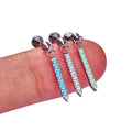 Pendiente de hélice vertical con colgante largo de circonitas cúbicas de color azul claro o arcoíris de 16 g
