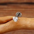 Kleine en eenvoudige hartvormige piercing met een heldere cz-steen en titanium 16G neuspiercing, oorpiercing, lip piercing