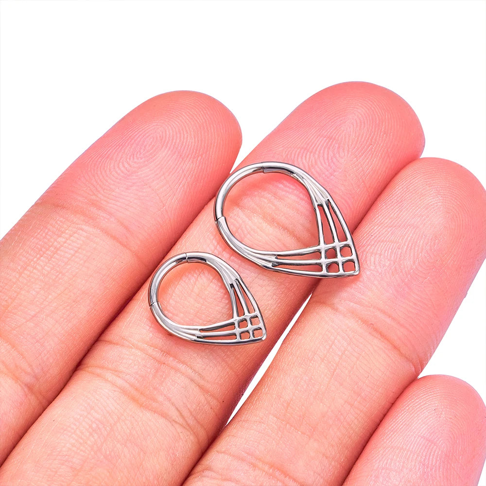 Anneau de nez en titane en forme de larme avec lignes croisées 16G