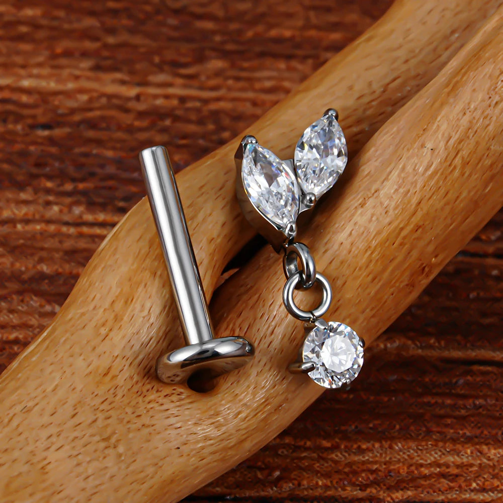 Unieke platte piercing met heldere zirkonia's druppeloorring titanium stud 16G