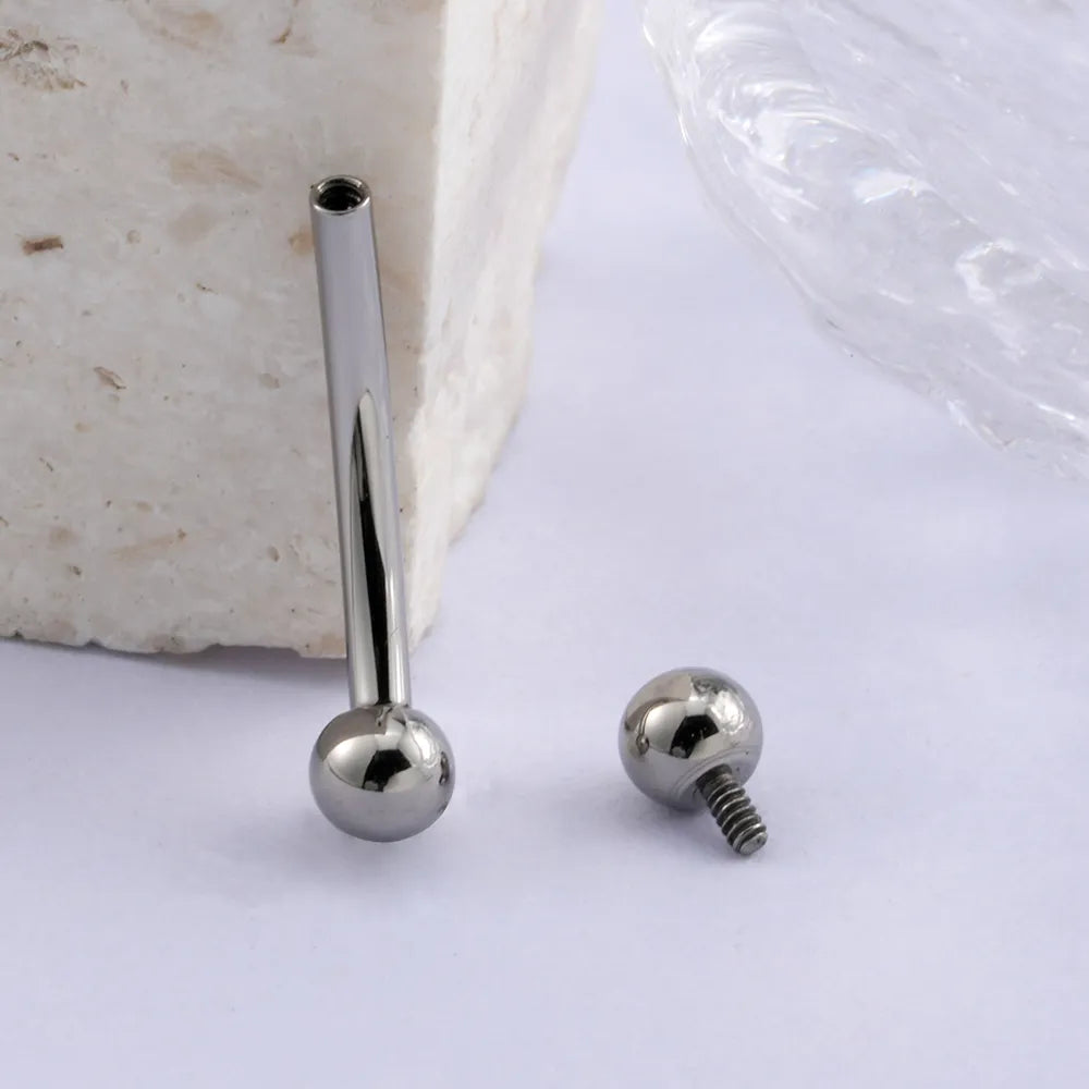 Piercing com barra curva ASTM F136 em titânio grau de implante com rosca interna