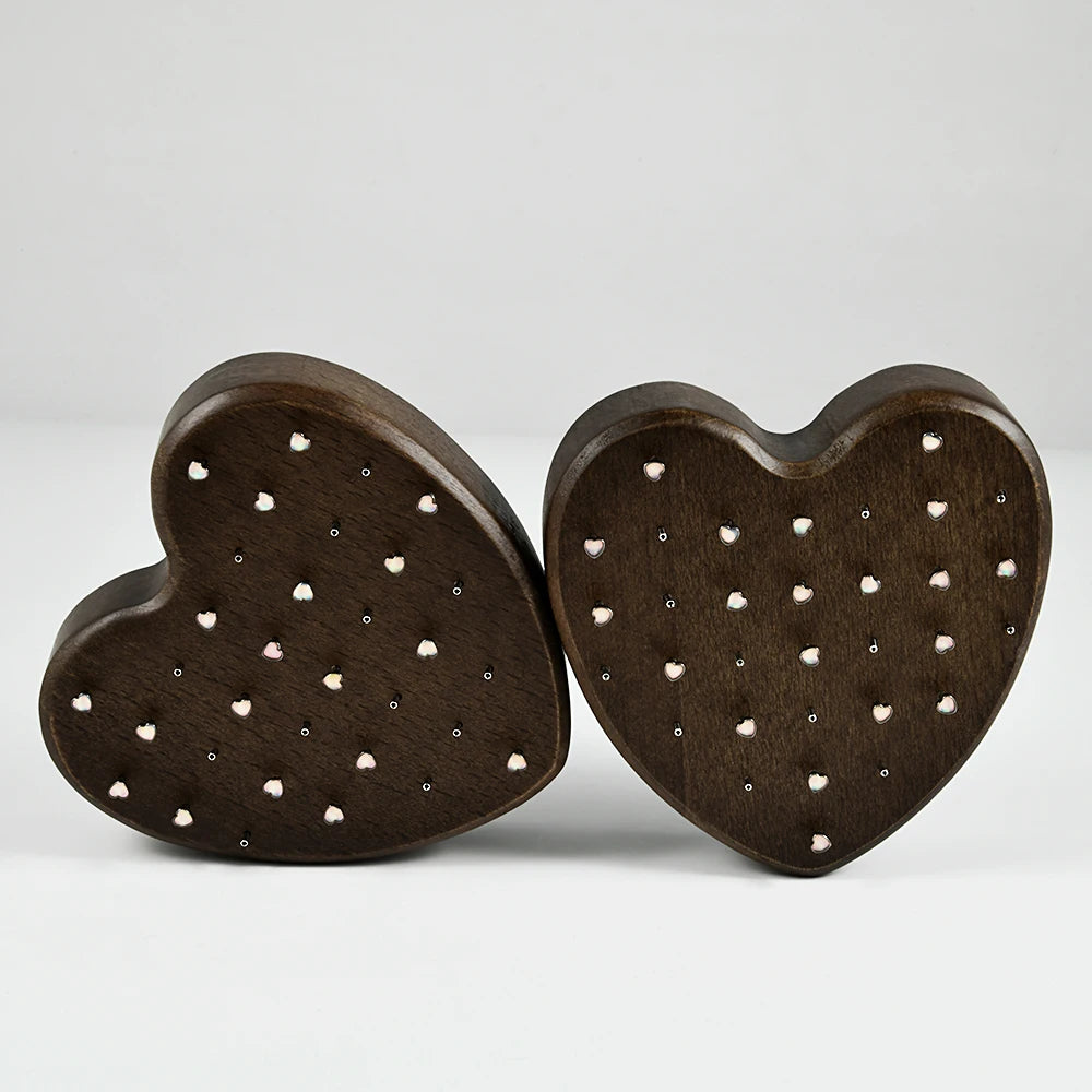 Présentoir à bijoux de corps en forme de cœur en bois de hêtre