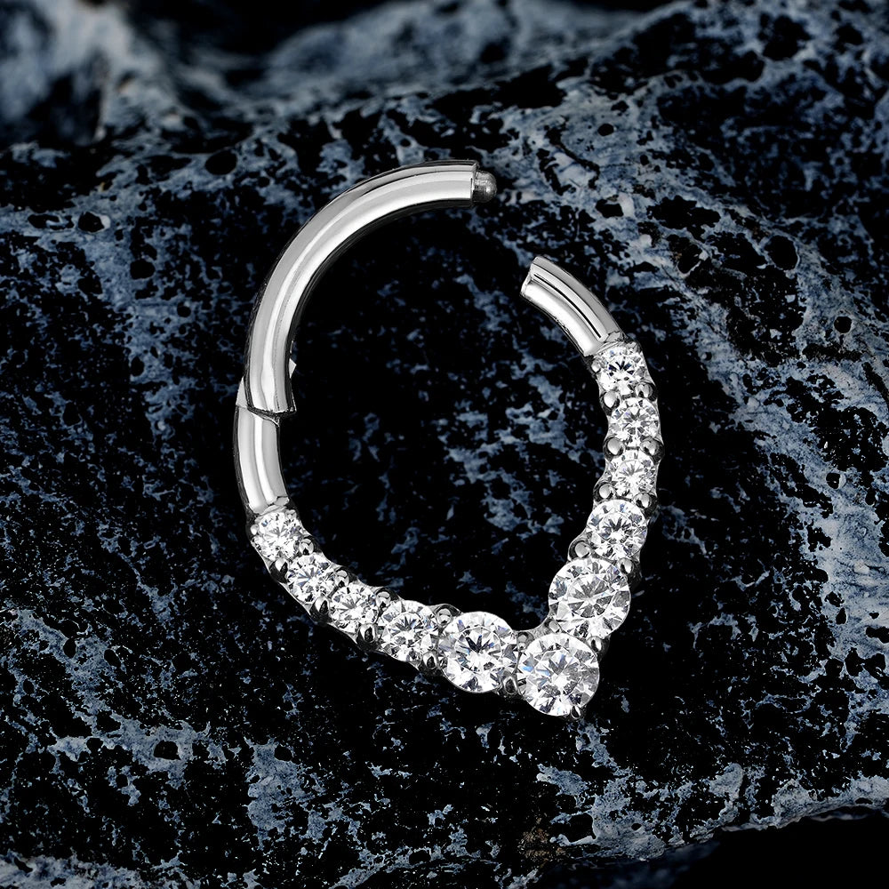Bague daith en forme de V avec pierres en oxyde de zirconium transparent en titane 16G, anneau de septum en forme de larme
