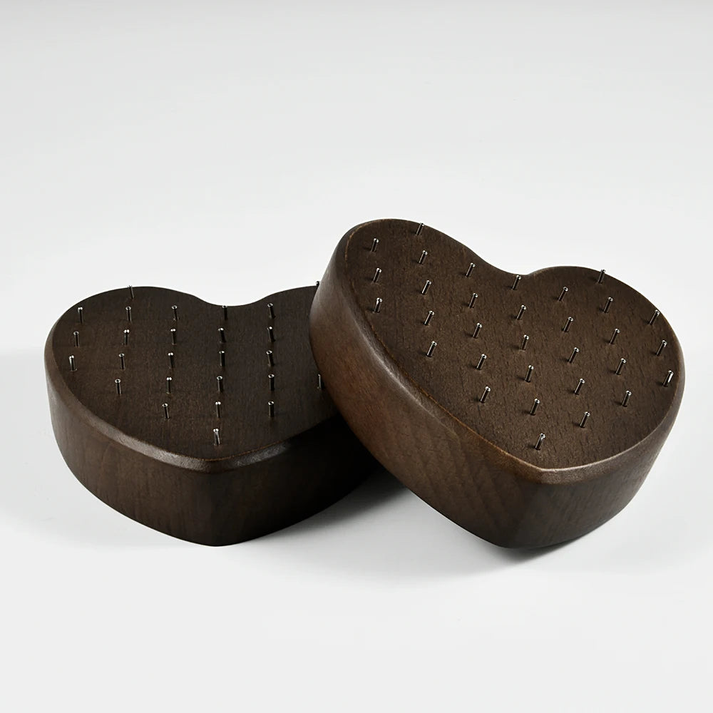 Présentoir à bijoux de corps en forme de cœur en bois de hêtre