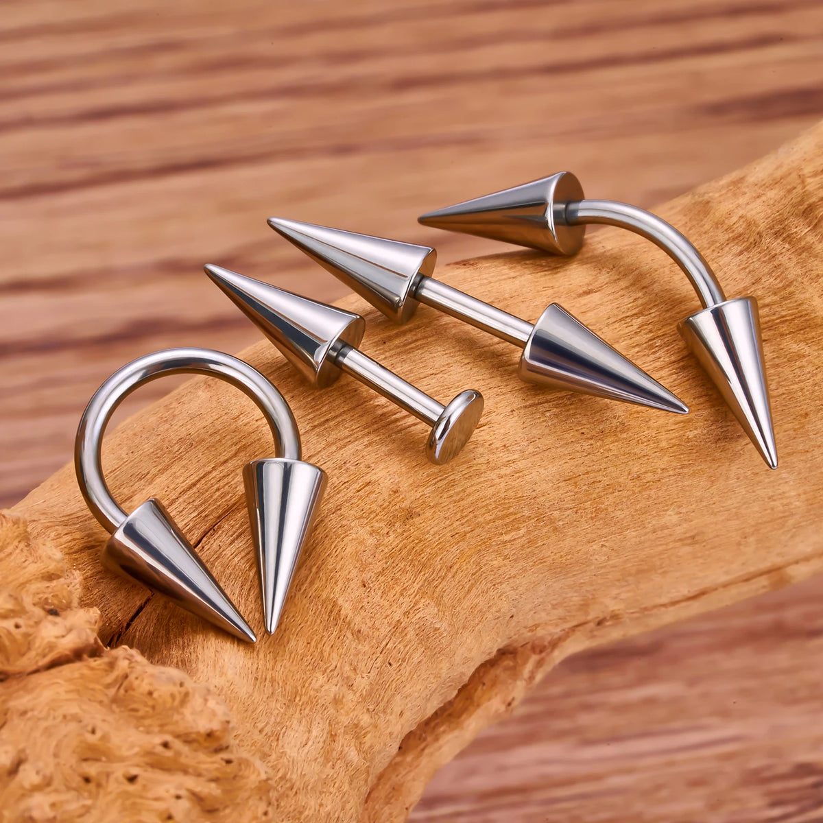 Snakebite piercing stud met een lange spike titanium labret stud