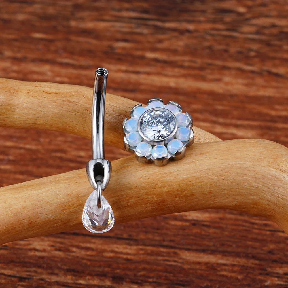 Brinco de torre bonito piercing de flor de titânio com barra curva CZ 16G em forma de lágrima