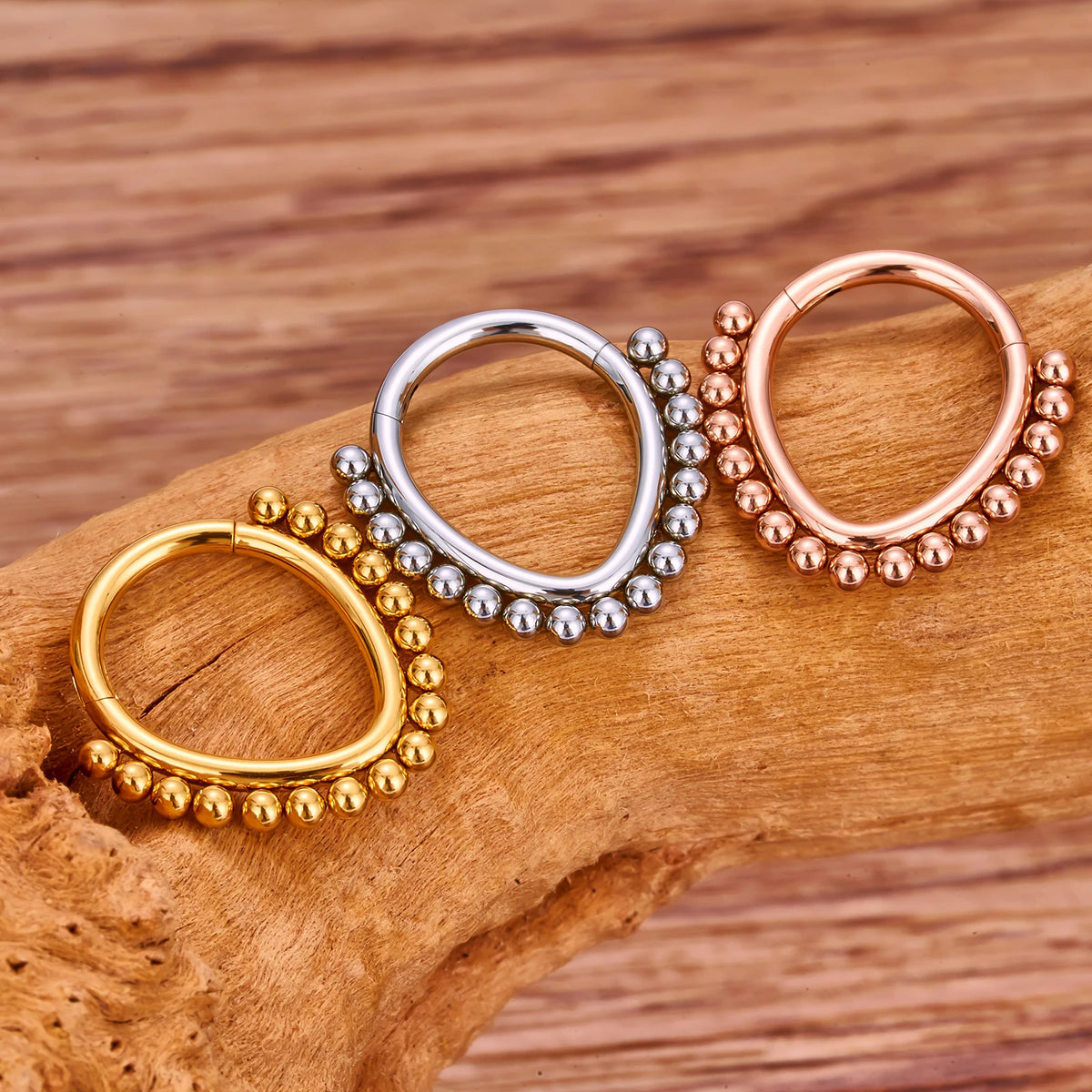 Titan septumring med et lag av prikker 16G piercingring