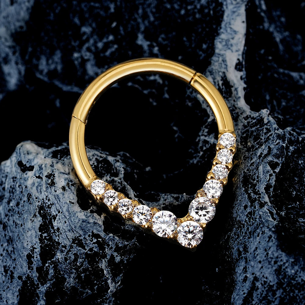 Bague daith en forme de V avec pierres en oxyde de zirconium transparent en titane 16G, anneau de septum en forme de larme