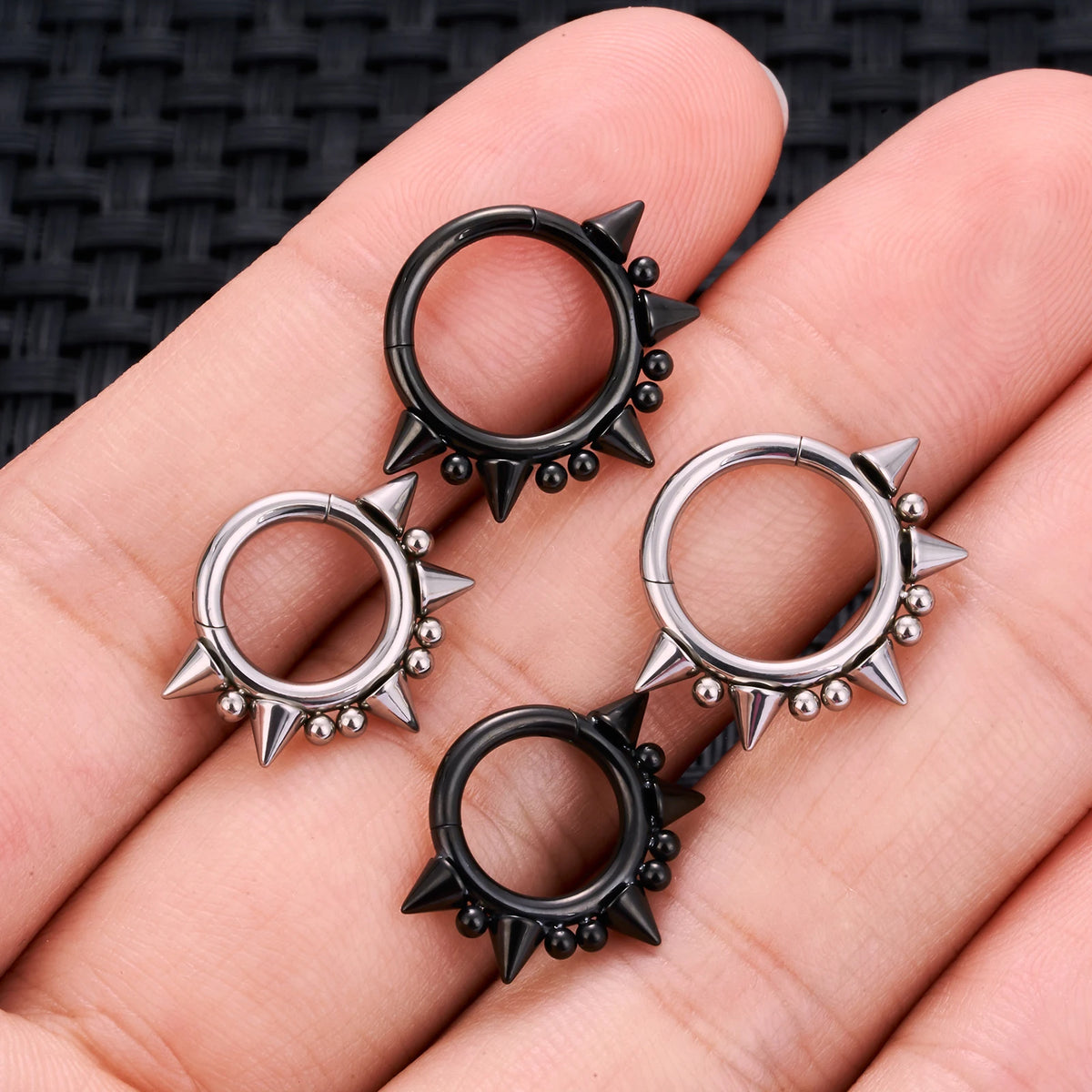 14g spike septum ring zwart zilver goud met 5 spikes spike septum piercing