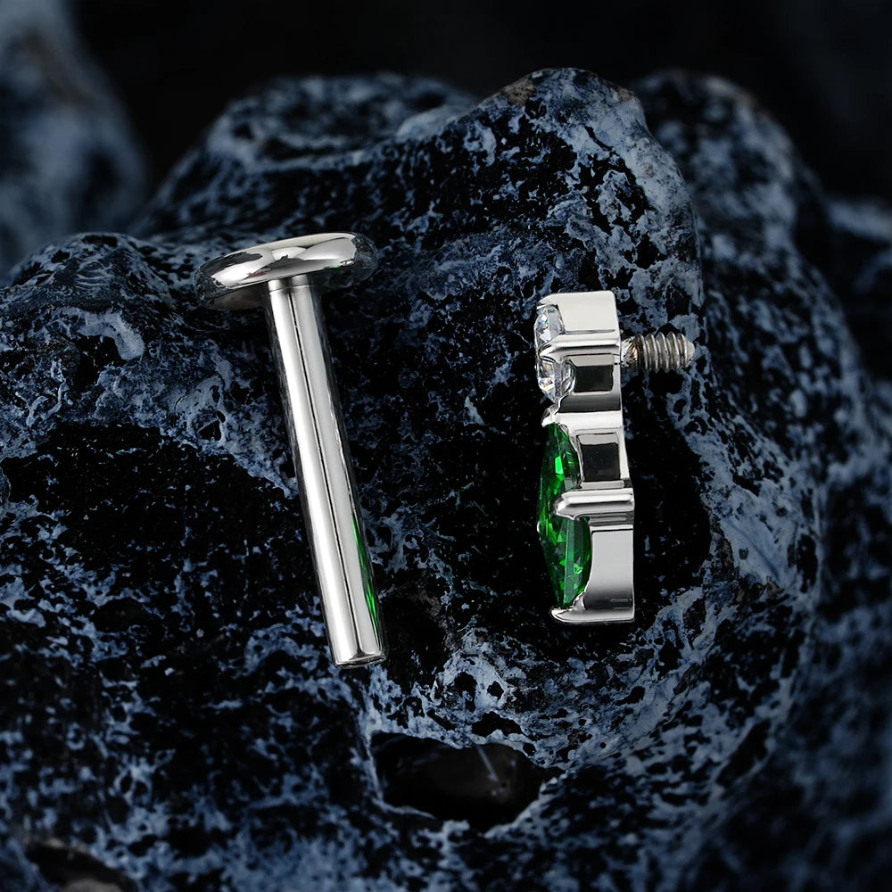 Boucle d'oreille à tige verte avec diamant vert cz clou de nez vert clou en titane Piercing d'oreille 16G