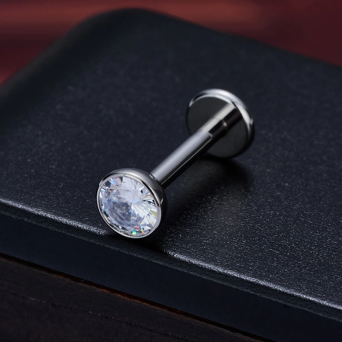 Petit piercing Monroe avec un diamant clair or Monroe piercing labret en titane fileté intérieurement