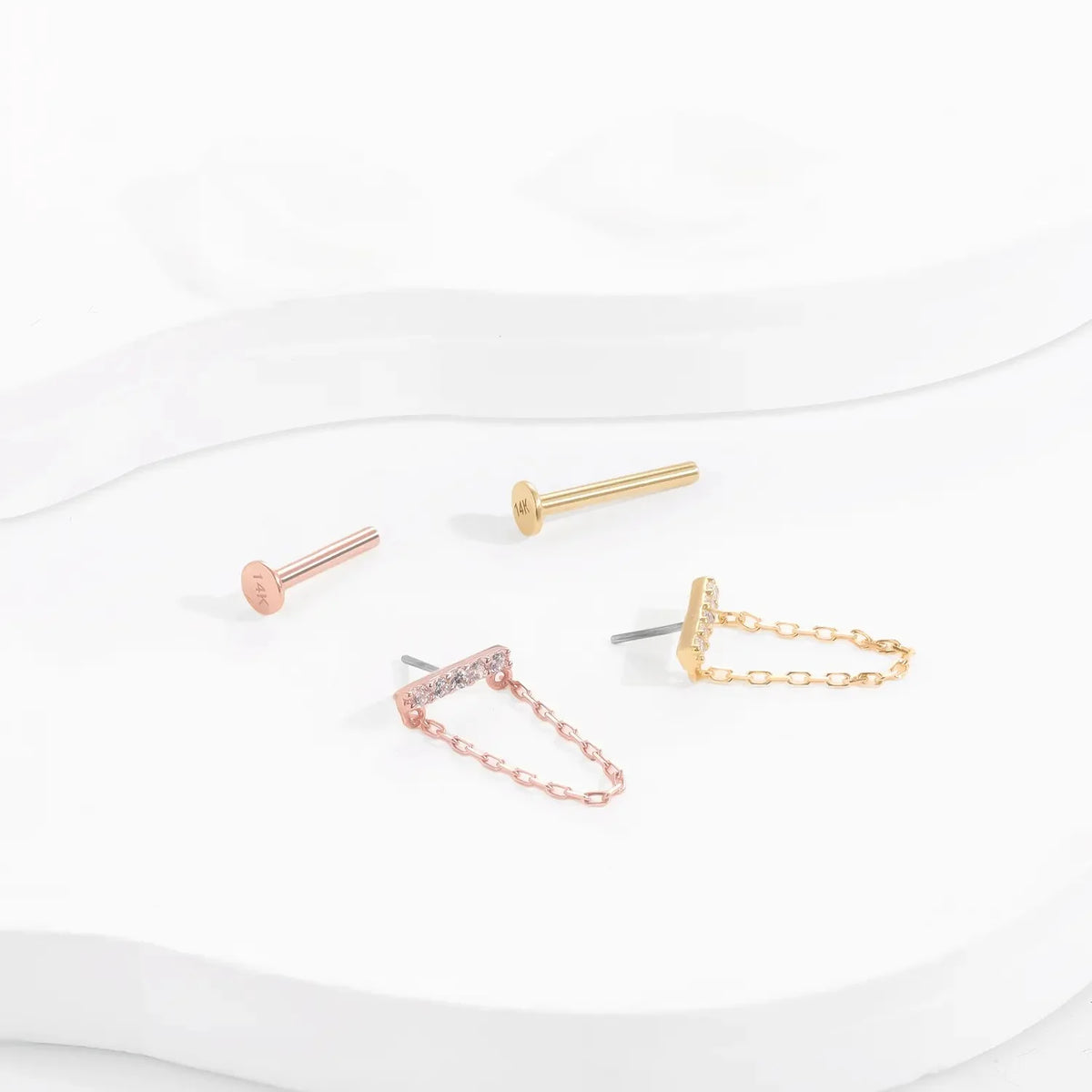 Piercing Hidden Helix em ouro 14K com corrente e pedras cz transparentes em ouro rosa e brinco em ouro amarelo