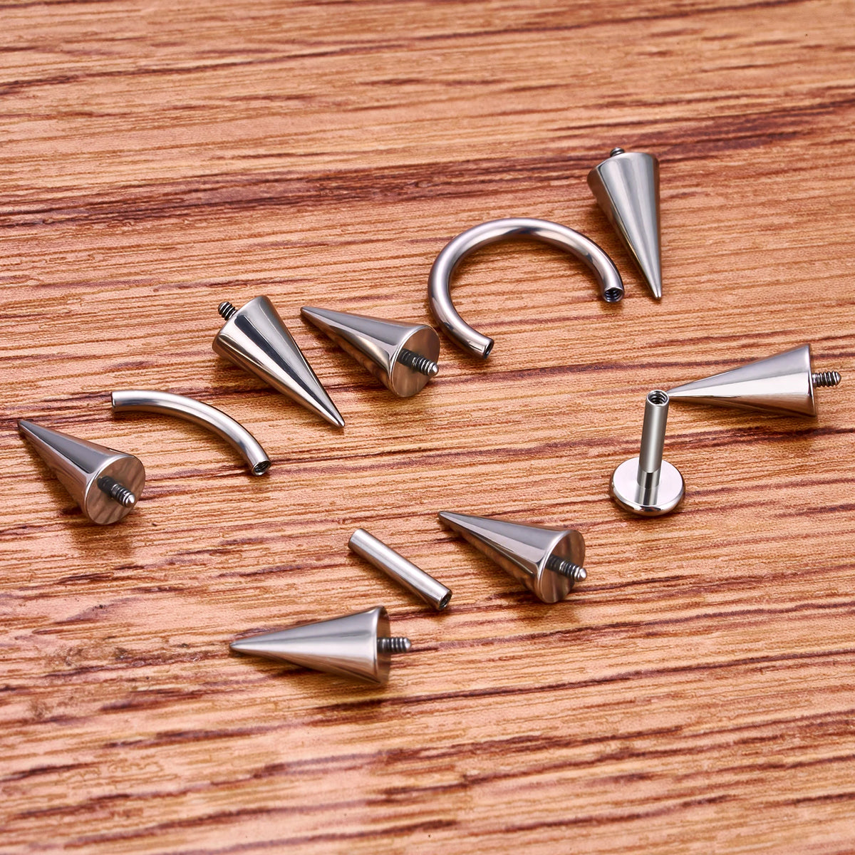 Verticale snakebite piercing met lange spikes titanium hoefijzerhalters 16G