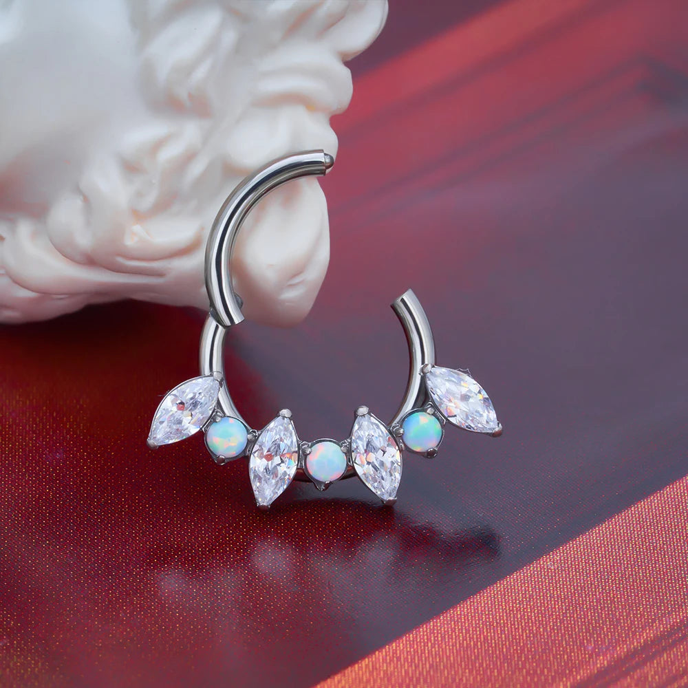 Clicker de septum d'opale avec l'anneau de nez en titane d'argent d'or d'opale blanche 16G avec le clicker articulé de pierres de CZ