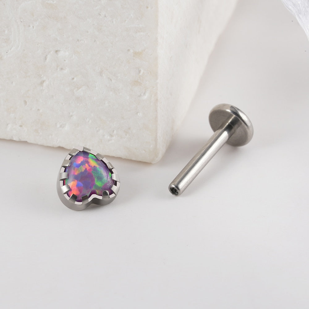 Orecchino a bottone opale elica in titanio a forma di cuore